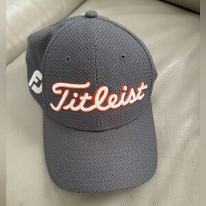 Titleist fitted golf hat S/M